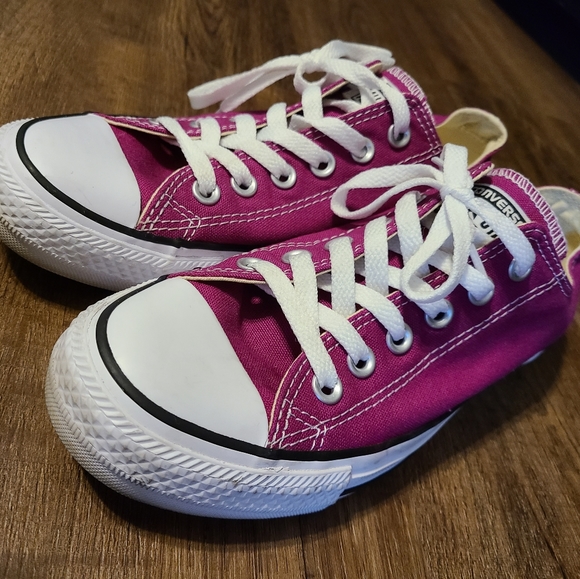 fuschia converse